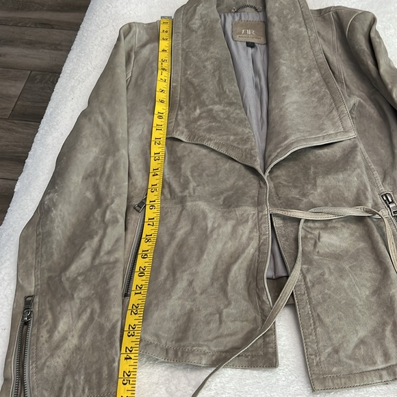 Banana Republic women’s leather jacket, size M, beige/gray - Picture 5 of 12